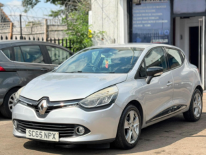 2015 Renault Clio 0.9 Tce Dynamique Nav Euro 6 (s/s) 5dr in Silver — image 2