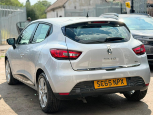 2015 Renault Clio 0.9 Tce Dynamique Nav Euro 6 (s/s) 5dr in Silver — image 3