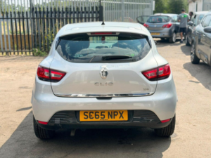 2015 Renault Clio 0.9 Tce Dynamique Nav Euro 6 (s/s) 5dr in Silver — image 6