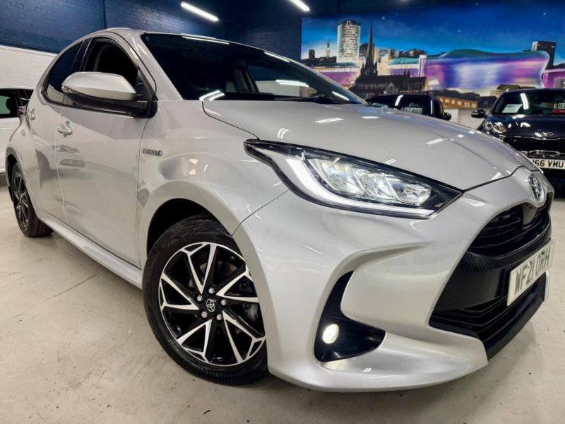 2021 Toyota Yaris 1.5 Vvt-H Design E-CVT Euro 6 (s/s) 5dr in Silver — image 1