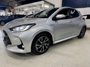 2021 Toyota Yaris 1.5 Vvt-H Design E-CVT Euro 6 (s/s) 5dr in Silver — image 4