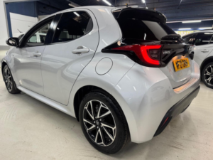 2021 Toyota Yaris 1.5 Vvt-H Design E-CVT Euro 6 (s/s) 5dr in Silver — image 5