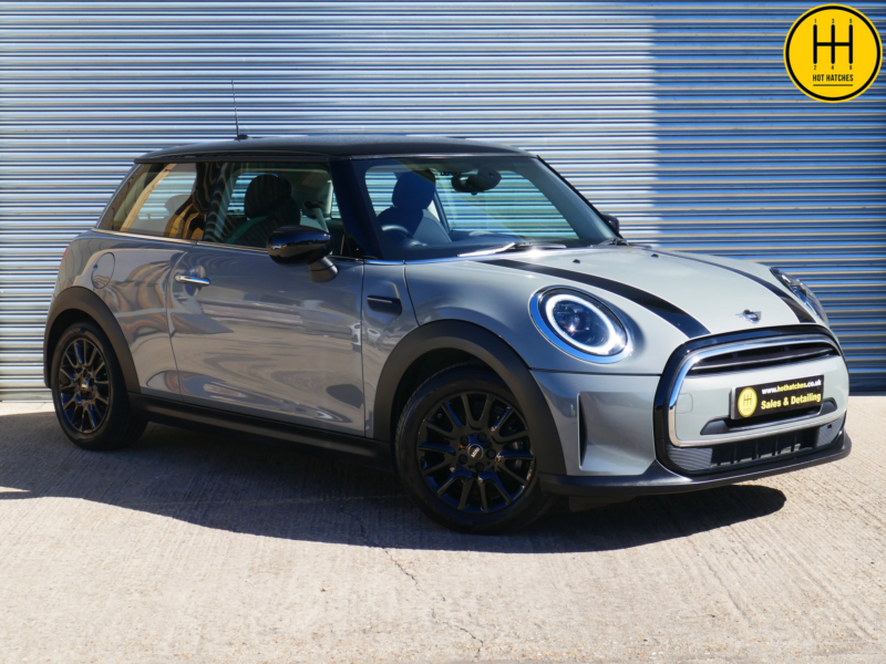 2022 MINI Hatch 1.5 Cooper Classic Hatchback 3dr Petrol Steptronic Euro 6 (s/s) (136 Ps) in Grey — image 1