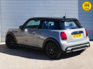 2022 MINI Hatch 1.5 Cooper Classic Hatchback 3dr Petrol Steptronic Euro 6 (s/s) (136 Ps) in Grey — image 6