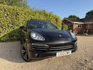 2013 Porsche Cayenne 3.0 H V6 S in Black — image 4