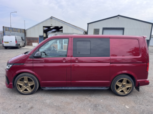 2021 Volkswagen Transporter 2.0 Bitdi T30 Highline Dsg. 199bhp. 6 SEAT Kombi Van . in Red — image 2