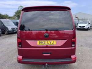 2021 Volkswagen Transporter 2.0 Bitdi T30 Highline Dsg. 199bhp. 6 SEAT Kombi Van . in Red — image 4