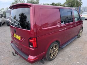 2021 Volkswagen Transporter 2.0 Bitdi T30 Highline Dsg. 199bhp. 6 SEAT Kombi Van . in Red — image 5