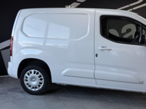 2023 Vauxhall Combo 1.5 Turbo D 2300 Pro L1 H1 Euro 6 (s/s) 5dr in White — image 5