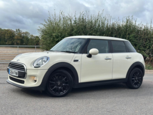 2015 MINI Hatch 1.5 One D Euro 6 (s/s) 5dr in White — image 4
