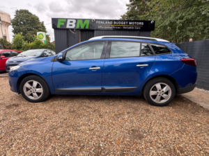 2012 Renault Megane 1.5 Dci Dynamique Tomtom Sport Tourer Euro 5 5dr in Blue — image 2