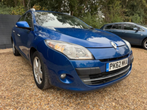 2012 Renault Megane 1.5 Dci Dynamique Tomtom Sport Tourer Euro 5 5dr in Blue — image 4