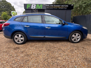2012 Renault Megane 1.5 Dci Dynamique Tomtom Sport Tourer Euro 5 5dr in Blue — image 5
