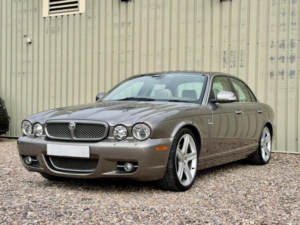 2009 Jaguar Xj 3.0 V6 Sovereign 4dr in Grey — image 3