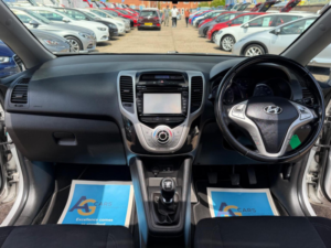 2017 Hyundai Ix20 1.4 Blue Drive Premium Nav Euro 6 (s/s) 5dr in Silver — image 2