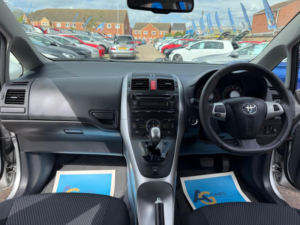 2010 Toyota Auris 1.6 Tr Multimode 5dr in Silver — image 2