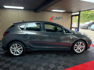 2015 Vauxhall Astra 1.6i Tech Line Gt Hatchback 5dr Petrol Manual Euro 6 (115 Ps) in Grey — image 2