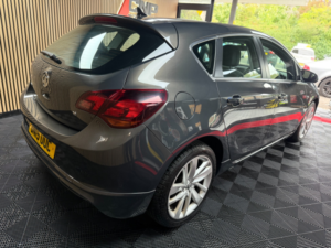 2015 Vauxhall Astra 1.6i Tech Line Gt Hatchback 5dr Petrol Manual Euro 6 (115 Ps) in Grey — image 3
