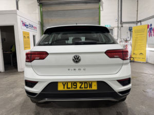2019 Volkswagen T-Roc 1.6 Tdi Se in White — image 6
