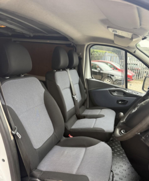 2017 Vauxhall Vivaro 1.6 Cdti 2900 Biturbo in White — image 4
