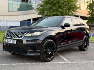 2018 Land Rover Range Rover Velar 2.0 D180 R-Dynamic Hse Auto 4WD Euro 6 (s/s) 5dr in Black — image 4