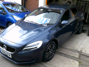 2018 Volvo V40 2.0 Momentum D2 in Blue — image 4