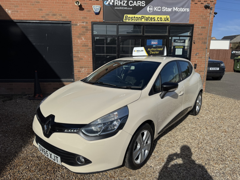 2015 Renault Clio 1.5 Dynamique Nav Dci 90 in Cream — image 1