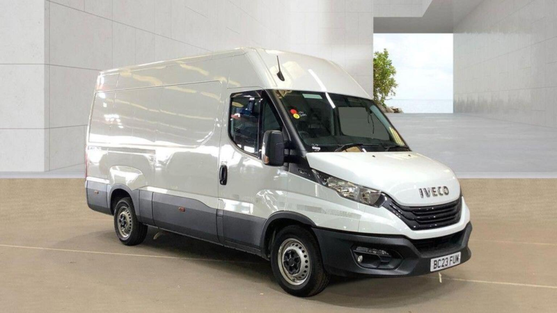 2023 Iveco Daily 2.3d Hpi 14v 35s 3520 Mwb H2 Euro 6 (s/s) 5dr in White — image 1