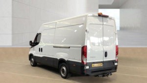 2023 Iveco Daily 2.3d Hpi 14v 35s 3520 Mwb H2 Euro 6 (s/s) 5dr in White — image 6