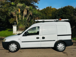 2008 Vauxhall Combo 1.3 Cdti 2000 16v 3dr in White — image 2