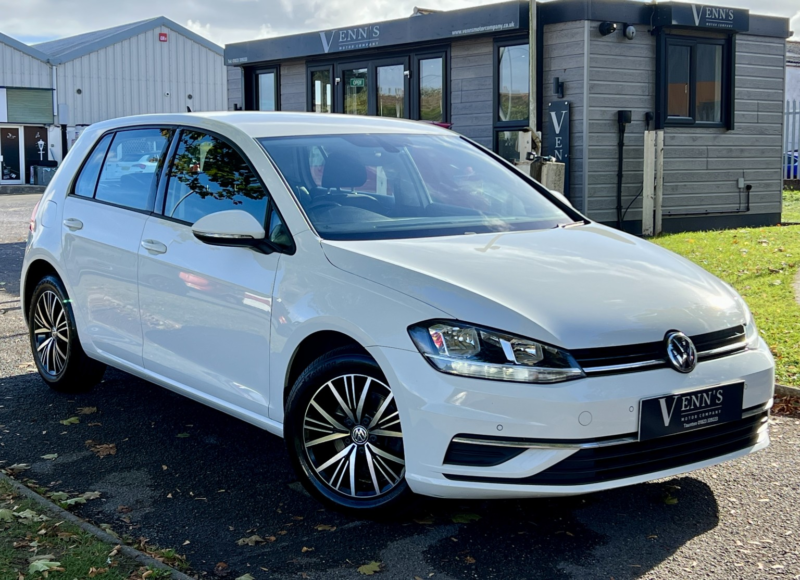 2017 Volkswagen Golf 1.4 Tsi Bluemotion Tech Se Nav in White — image 1