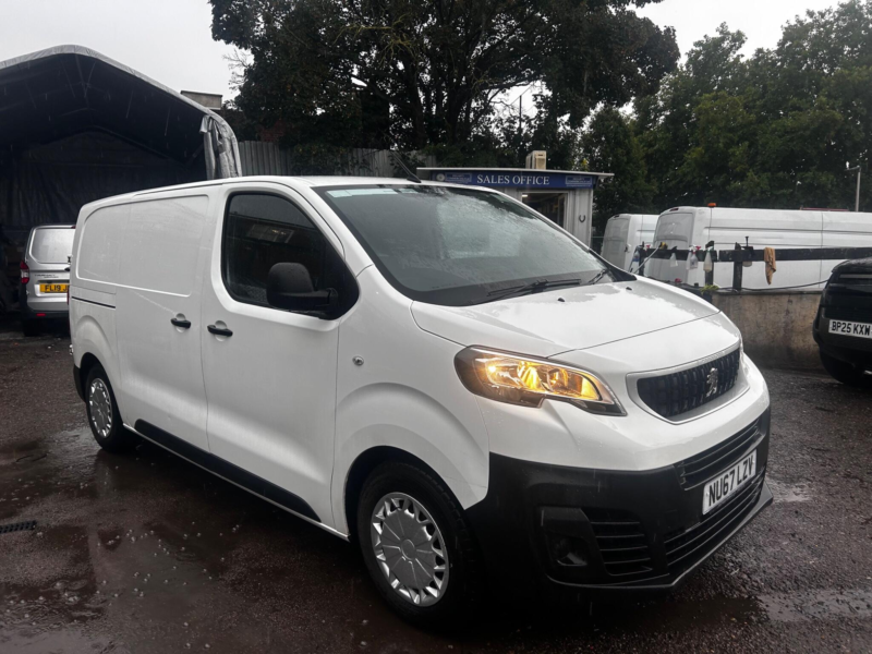 2017 Peugeot Expert 1.6 Bluehdi 1000 S Standard Panel Van Mwb Euro 6 6dr in White — image 1