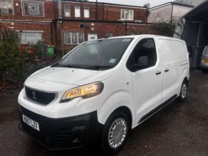 2017 Peugeot Expert 1.6 Bluehdi 1000 S Standard Panel Van Mwb Euro 6 6dr in White — image 3