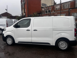 2017 Peugeot Expert 1.6 Bluehdi 1000 S Standard Panel Van Mwb Euro 6 6dr in White — image 5