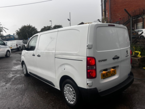 2017 Peugeot Expert 1.6 Bluehdi 1000 S Standard Panel Van Mwb Euro 6 6dr in White — image 6