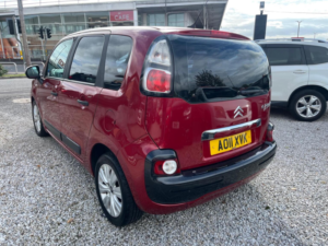 2011 Citroen C3 Picasso 1.6 Hdi Vtr+ Euro 5 5dr in Red — image 4