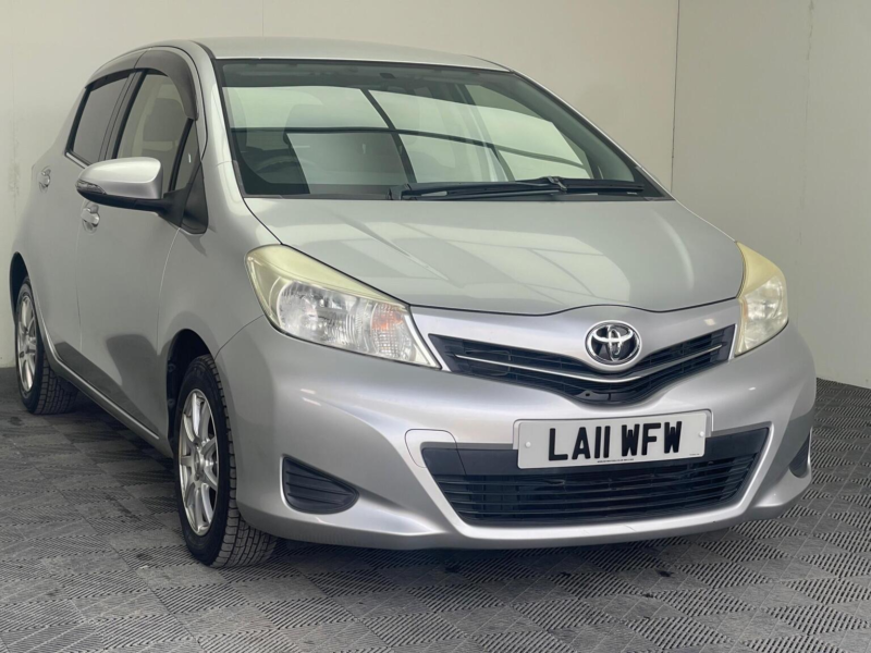 2011 Toyota Yaris 1.33 Dual Vvt-I Tr Multidrive S Euro 5 5dr in Silver — image 1
