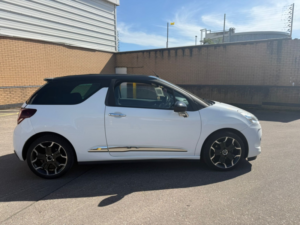 2013 Citroen Ds3 Cabrio 1.6 Vti Dstyle Plus in White — image 6