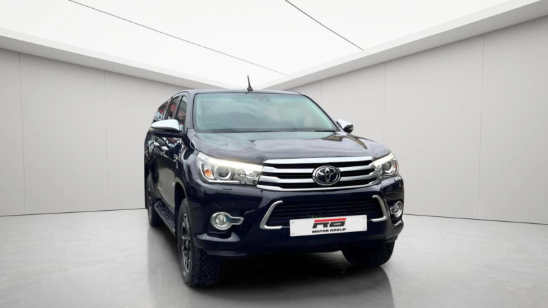2018 Toyota Hilux 2.4 D-4d Invincible X Auto 4WD Euro 6 (s/s) 4dr (tss) in Black — image 1