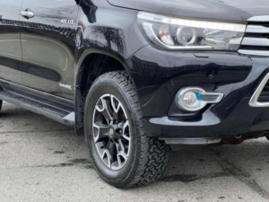 2018 Toyota Hilux 2.4 D-4d Invincible X Auto 4WD Euro 6 (s/s) 4dr (tss) in Black — image 4