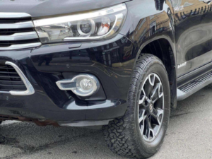 2018 Toyota Hilux 2.4 D-4d Invincible X Auto 4WD Euro 6 (s/s) 4dr (tss) in Black — image 5