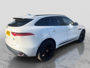2016 Jaguar F-Pace 2.0 D180 R-Sport SUV 5dr Diesel Auto AWD Euro 6 (s/s) (180 Ps) in White — image 3