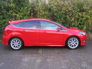 2016 Ford Focus 1.0 T Ecoboost Zetec S in Red — image 3