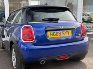 2019 MINI Hatch 1.5 Cooper Classic Steptronic Euro 6 (s/s) 3dr in Blue — image 2
