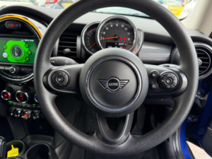 2019 MINI Hatch 1.5 Cooper Classic Steptronic Euro 6 (s/s) 3dr in Blue — image 4