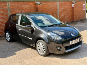 2011 Renault Clio 1.2 Dynamique Tomtom Euro 5 5dr in Black — image 2