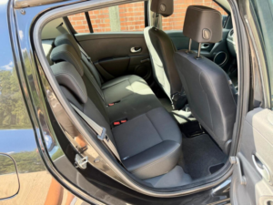 2011 Renault Clio 1.2 Dynamique Tomtom Euro 5 5dr in Black — image 4