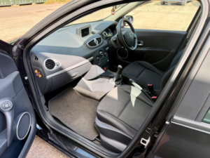 2011 Renault Clio 1.2 Dynamique Tomtom Euro 5 5dr in Black — image 5