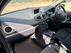 2011 Renault Clio 1.2 Dynamique Tomtom Euro 5 5dr in Black — image 6
