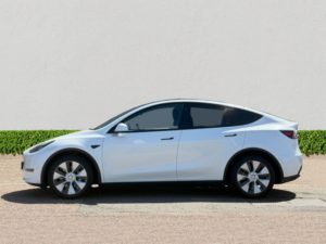 2022 Tesla Model Y (dual Motor) Long Range SUV 5dr Electric Auto 4wde (384 Bhp) in White — image 4